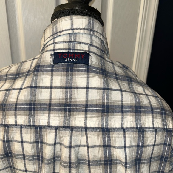 Tommy men’s shirt or teen . Size large - Picture 2 of 7